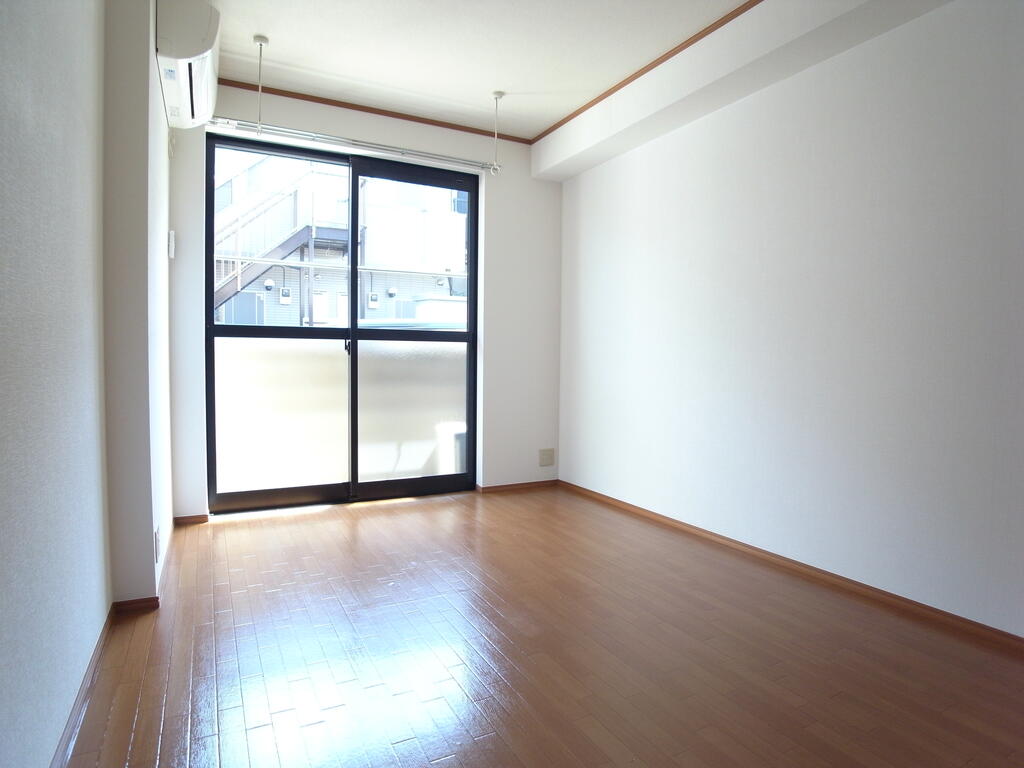 居室・リビング　南向きの明るいお部屋