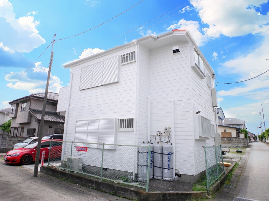 宇都宮市御幸本町のアパートの建物外観