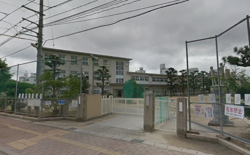 小学校　福山市立南小学校（小学校）まで380m