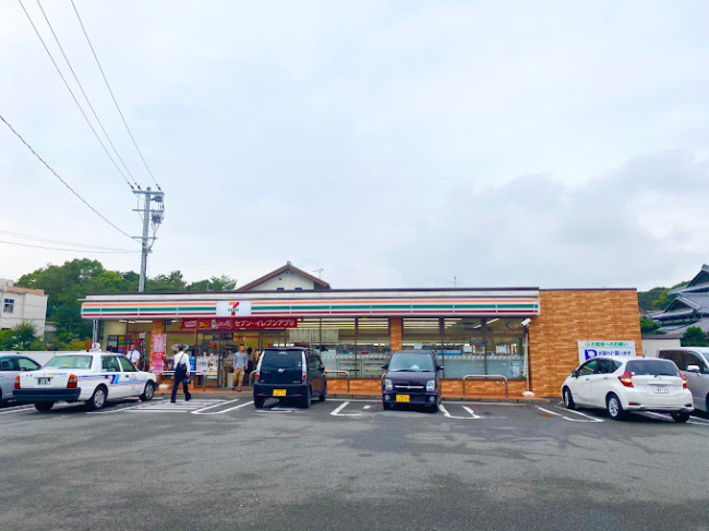 コンビニ　セブン-イレブン 博多席田小学校前店（コンビニ）まで536m
