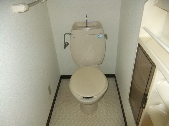 トイレ　物置のあるトイレ♪