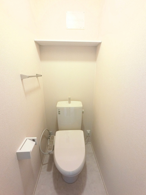 トイレ　温水洗浄暖房便座です。