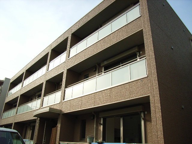 広島市東区中山西のアパートの建物外観