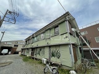 川崎市中原区上小田中のアパートの建物外観
