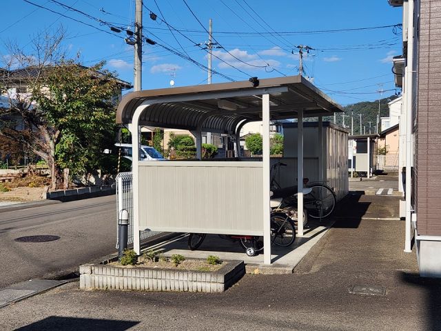 【柴田郡大河原町字広瀬町のアパートの駐車場】