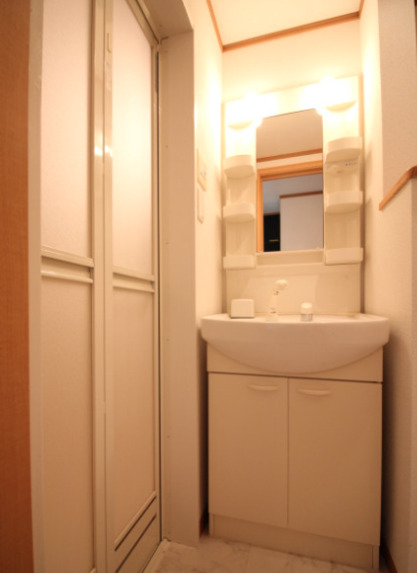 洗面設備　スペースが確保できる洗面所です