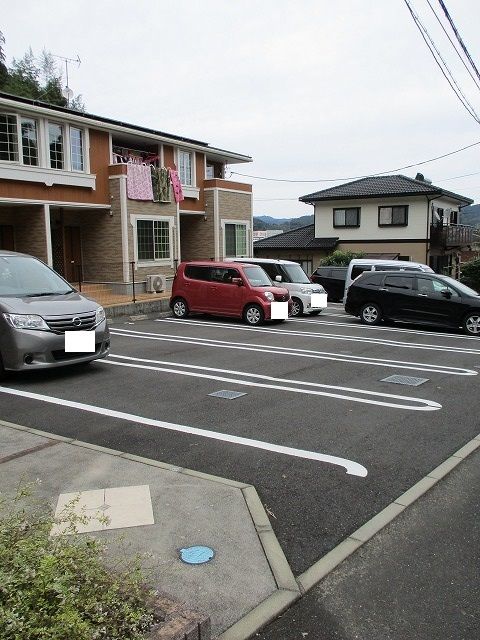 【コナン・レジデンスの駐車場】