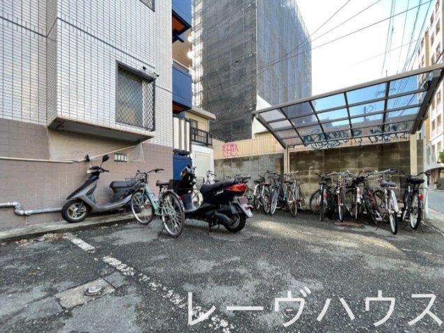 【福岡市中央区荒戸のマンションの駐車場】