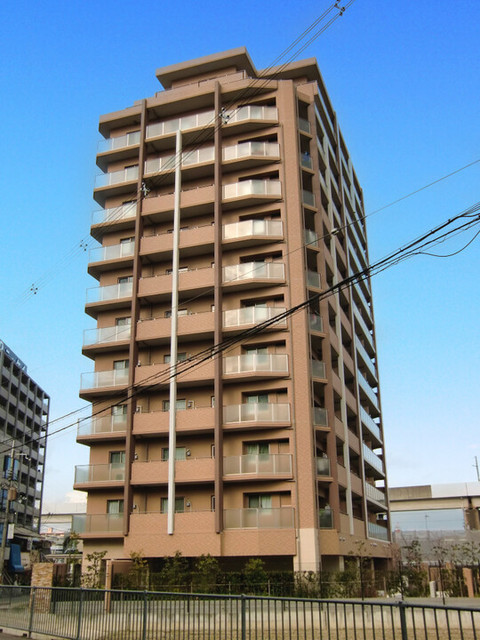 ブランズ南茨木駅前の建物外観