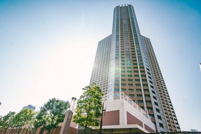 港区芝浦のマンションの建物外観