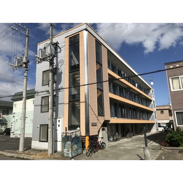 北広島市中央のマンションの建物外観