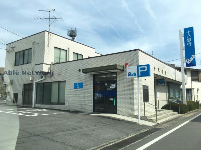 銀行　十八銀行諏訪支店（銀行）まで883m