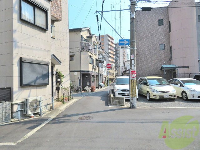 【大阪市西淀川区野里のアパートの駐車場】