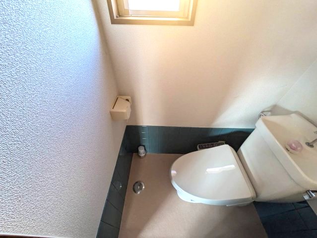 トイレ　2024年12月撮影※現況を優先致します。