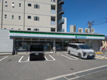 コンビニ　ファミリーマート かるぽーと前店（コンビニ）まで449m
