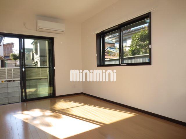 居室・リビング　２面採光の明るいお部屋です