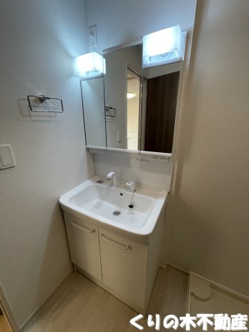 洗面設備　コンパクトで使いやすい洗面所
