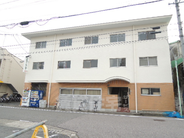 【名古屋市中区松原のマンションの建物外観】