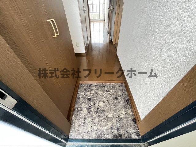 【三鷹市上連雀のマンションの玄関】