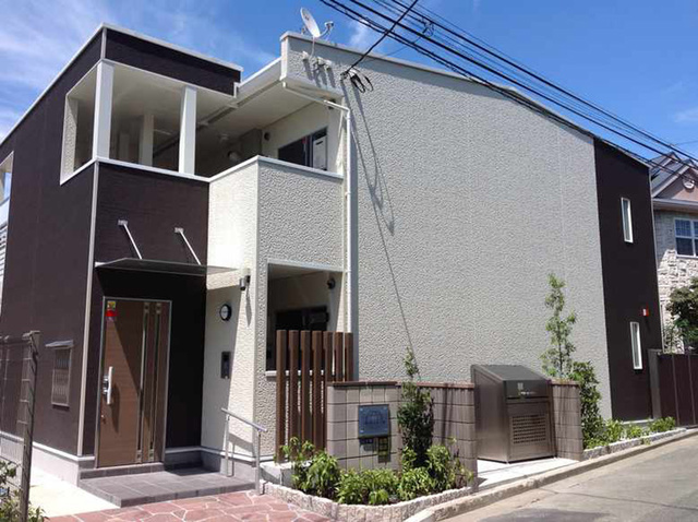 【川崎市多摩区西生田のアパートの建物外観】