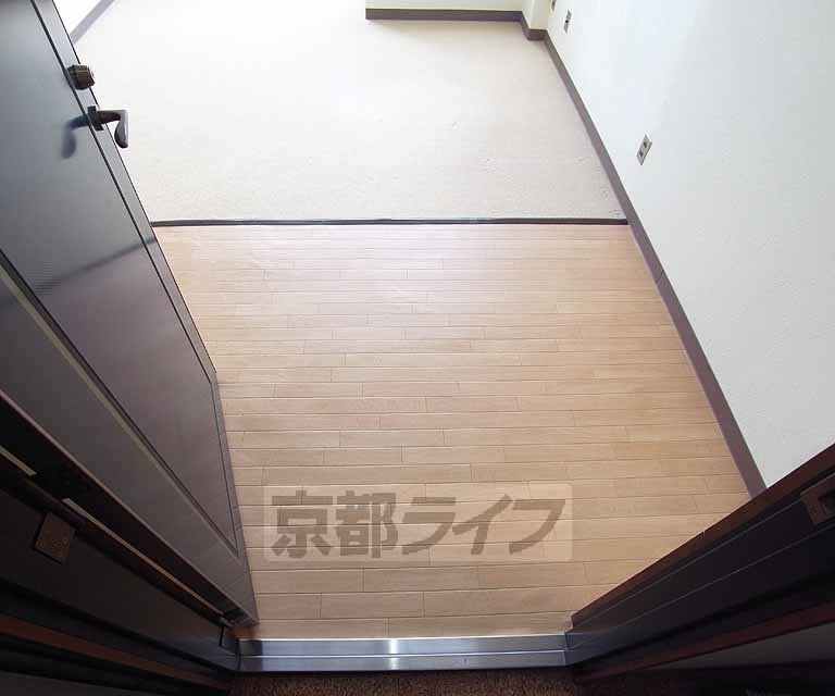 地下鉄烏丸線 北山駅 徒歩5分 3階建 築47年の玄関写真