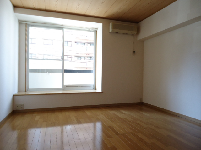 居室・リビング　ゆったり過ごせる居間です