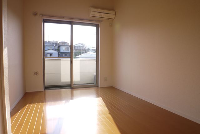 居室・リビング　明るい居室