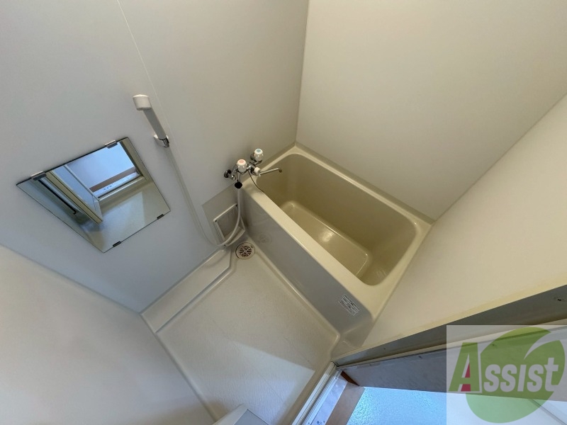 バス・シャワールーム　ユニットバスです。疲れを癒すのに欠かせませんね！