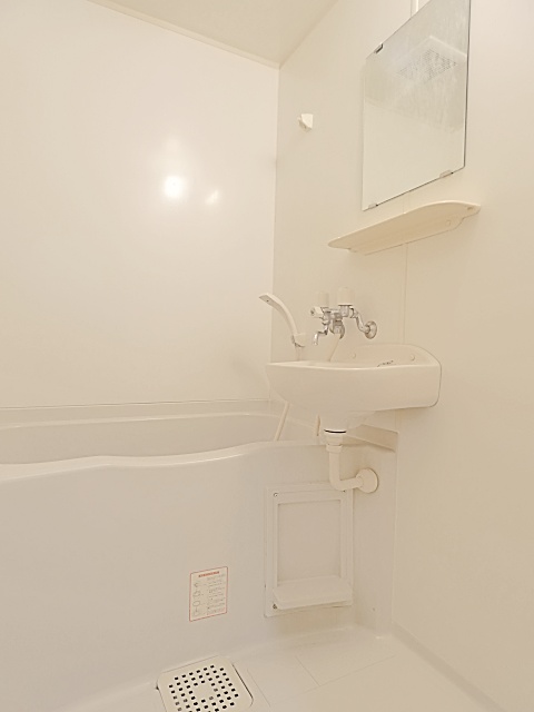 バス・シャワールーム　落ち着いた空間のお風呂です