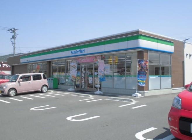 コンビニ　ファミリーマート八幡御開三丁目店（コンビニ）まで520m