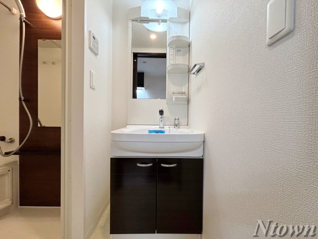 洗面設備　朝の支度にも助かる、独立の洗髪洗面化粧台