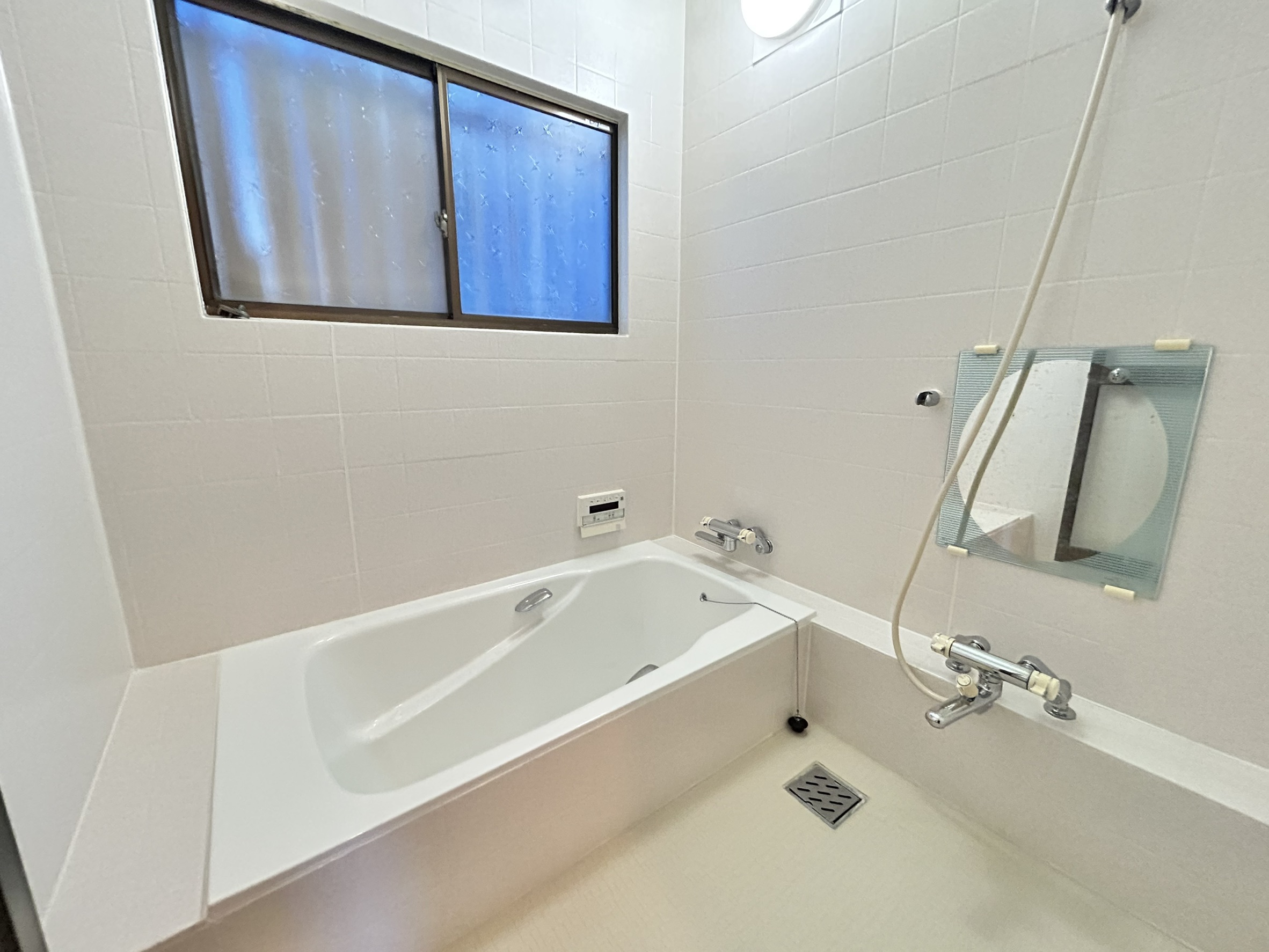 バス・シャワールーム　浴室乾燥機は残置物です。