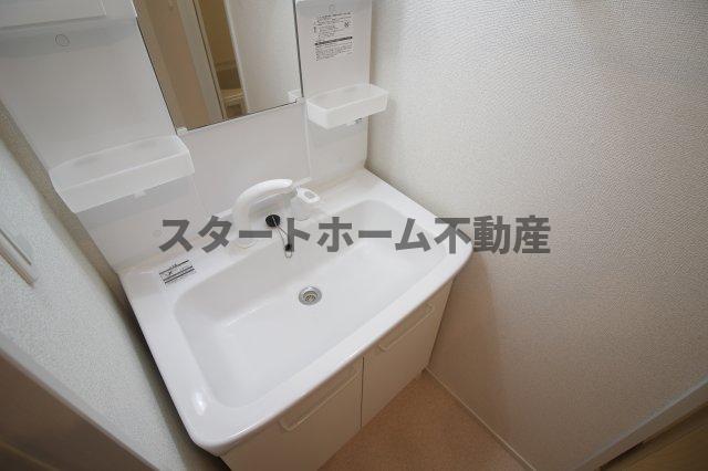 洗面設備　スペースが確保できる洗面所です