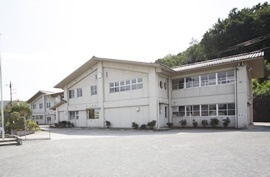 小学校　高崎市立鼻高小学校（小学校）まで510m