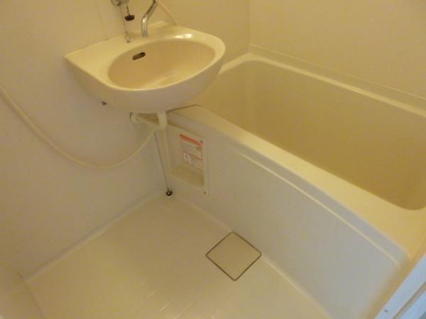 洗面設備　狭くない