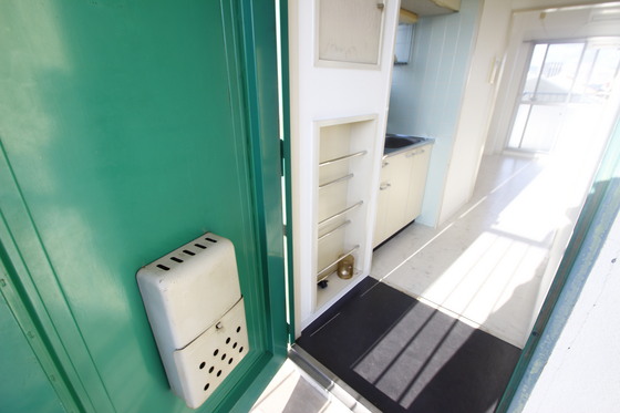 玄関　※別号室の写真です