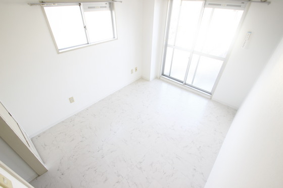 居室・リビング　※別号室の写真です