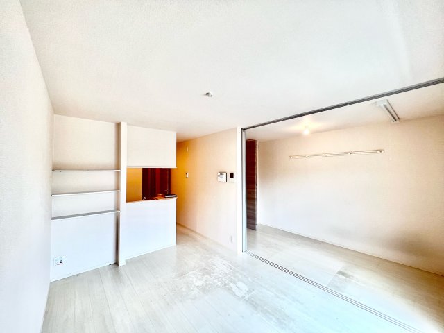 居室・リビング　こちらの居間で趣味の時間をお楽しみください