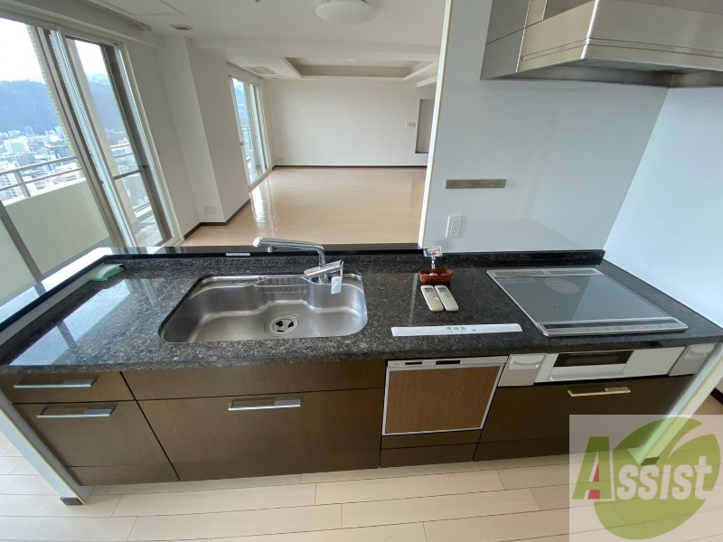 キッチン　洗い場が大きくて洗い物もしやすそうです。