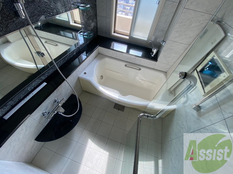 バス・シャワールーム　お風呂になります。一日の疲れを癒してくださいね。