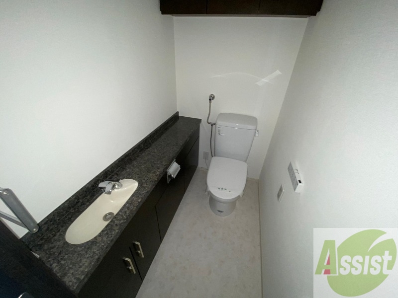 トイレ　ウォシュレット機能がついたトイレ。安心して使用できますね。