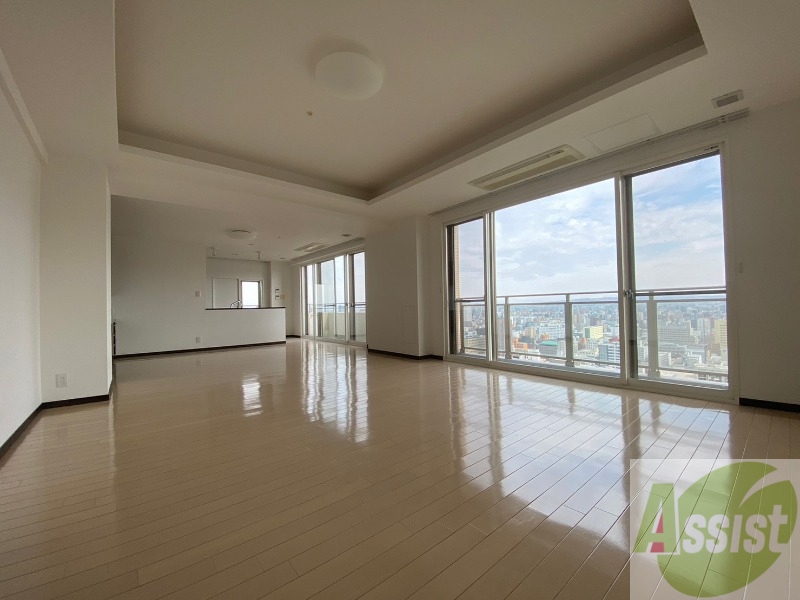 居室・リビング　広くてキレイなお部屋が広がっていて、充実した生活が送れそう。