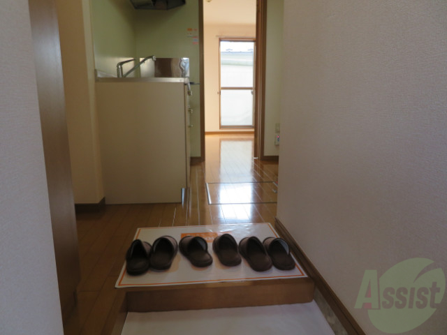 玄関　玄関の様子です。明るい印象ですね。気分もあがりそう。