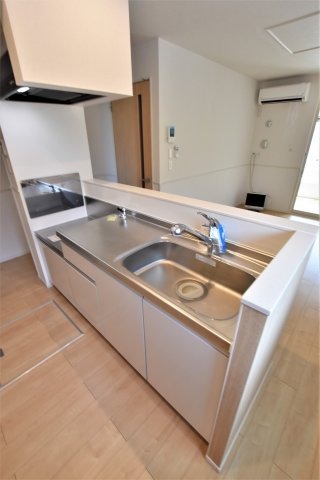 キッチン　同施工業者、別物件、類似間取りのイメージ写真です。