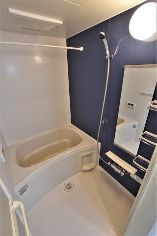 バス・シャワールーム　同施工業者、別物件、類似間取りのイメージ写真です。