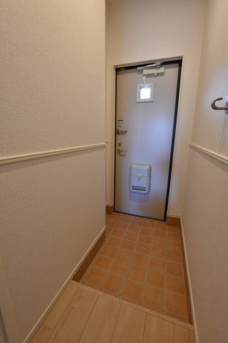 玄関　同施工業者、別物件、類似間取りのイメージ写真です。