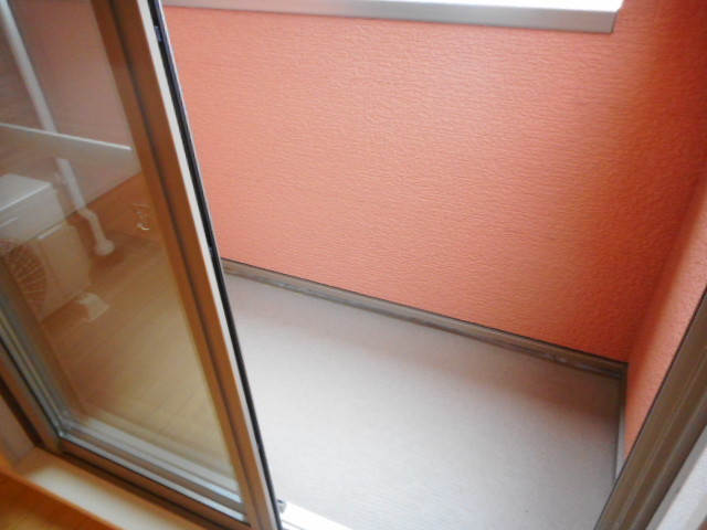 バルコニー　暖かな日差しのふりそそぐバルコニー