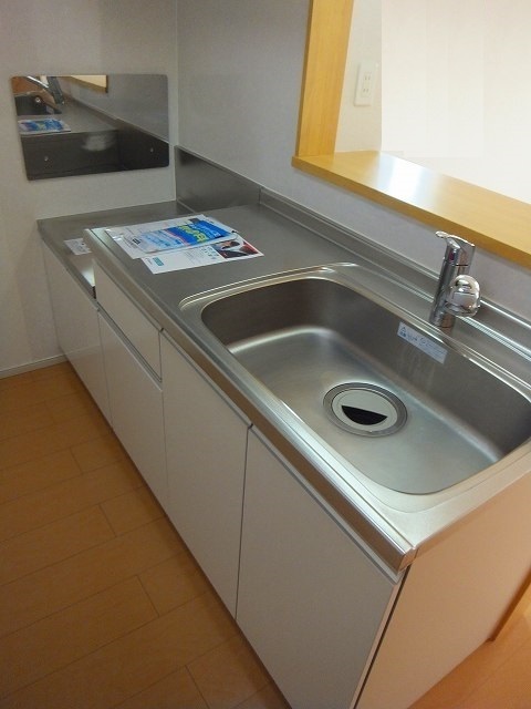 キッチン　※同物件他部屋写真 反転の場合有