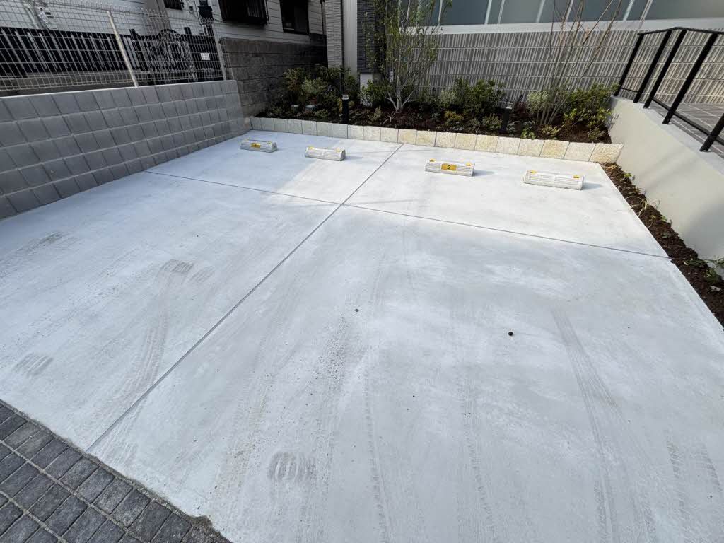 建物外観　敷地内駐車場ございます。