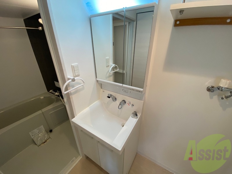 洗面設備　こちらに洗面台があります。朝の洗顔はこちらで。